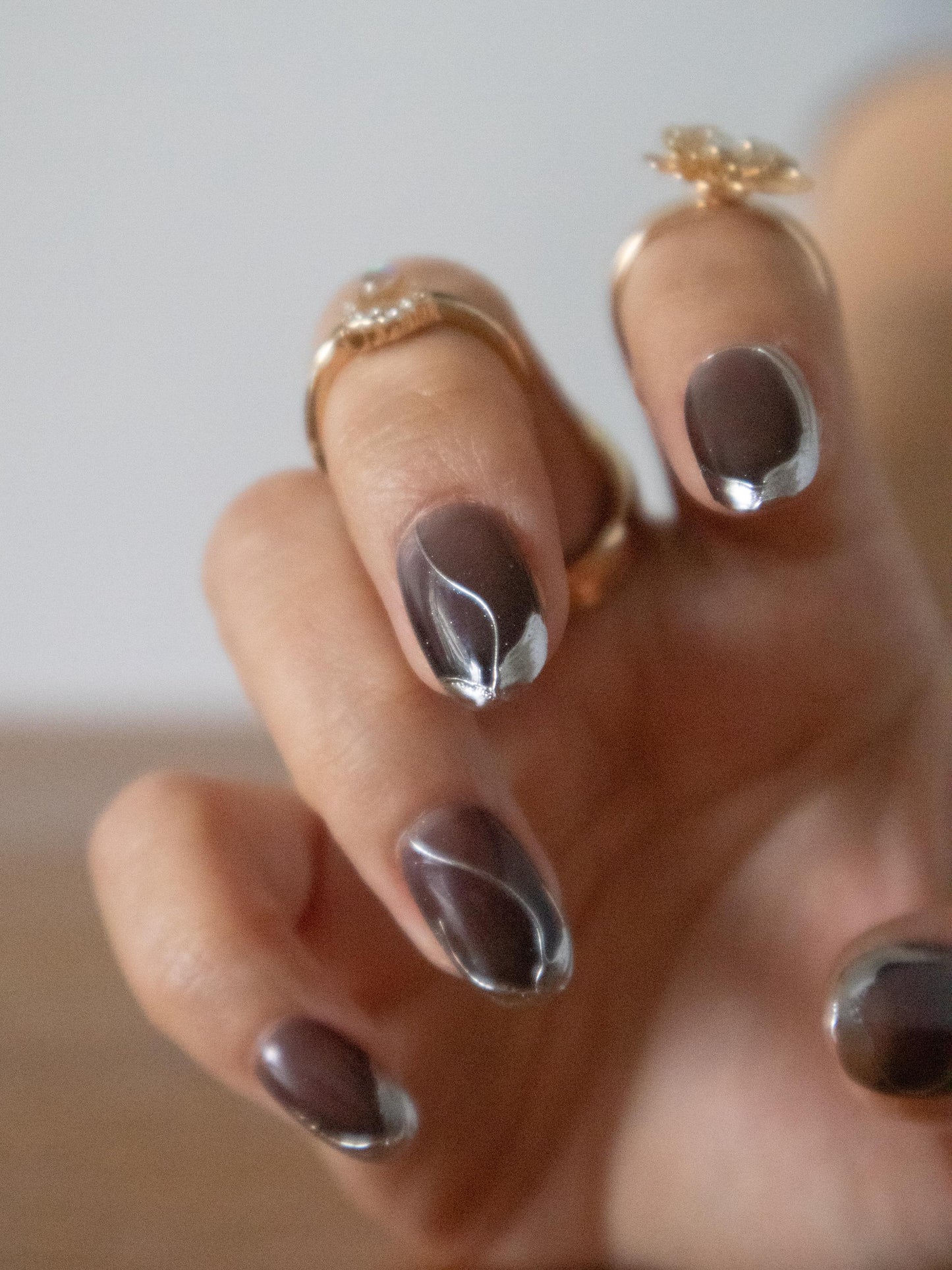 SMOKEY DUSKY CHROMEY